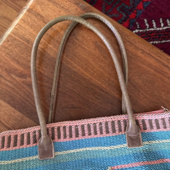 Vintage Southwest style woven handbag purse. Two pockets inside lining. - Picture 10 of 10
